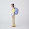 SATCH Schulrucksack pack 80s Dance Vorderansicht Mädchen von der Seite
